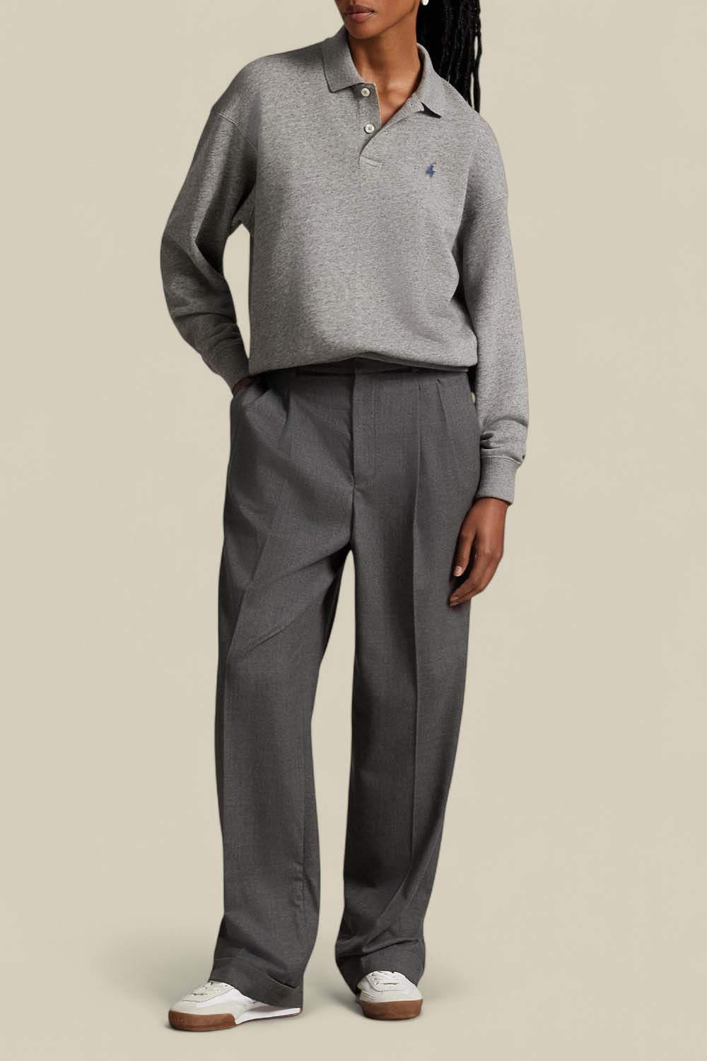 תמונת כל הלוק של סווטשירט פולו